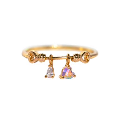 Extraordinary Gift – Crystal Heart Dangle Ring