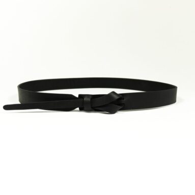 Betsy & Iya’s Buckleless Belt: My New Everyday Essential