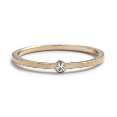Betsy & Iya’s Robur Ring: Sparkling with Elegance 💎💍