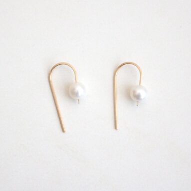 Betsy & Iya: These Pearl Threaders Are My New Everyday Obsession