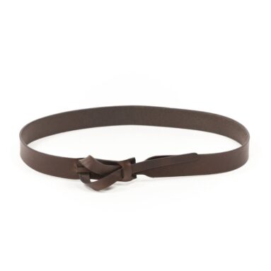 Betsy & Iya’s Buckleless Belt: Effortless Style in a Snap